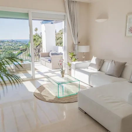 Beautiful Amazing Views And Pool Apartment